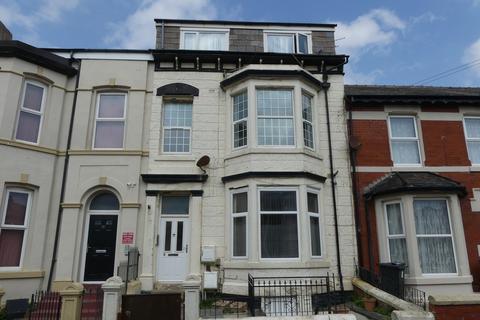 3 bedroom property to rent - Bute Avenue Flat 2