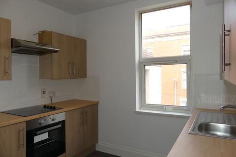 3 bedroom property to rent, Bute Avenue Flat 2
