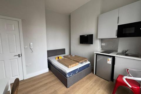 House to rent, Uxbridge Road, London
