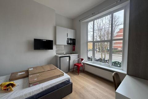 House to rent, Uxbridge Road, London