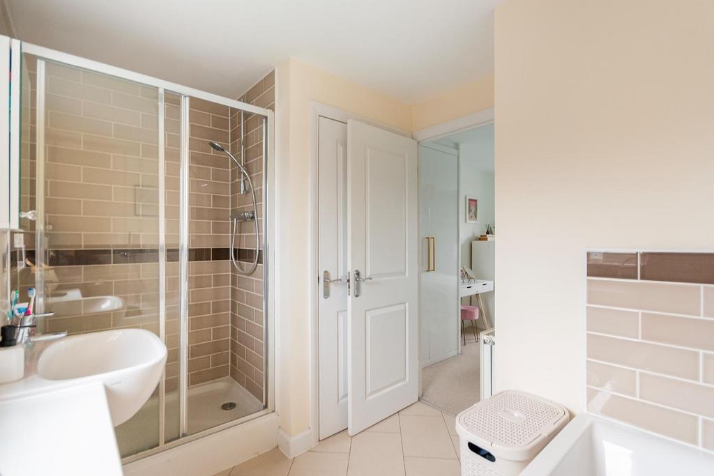 3 H6 WWH - Ensuite B.jpg