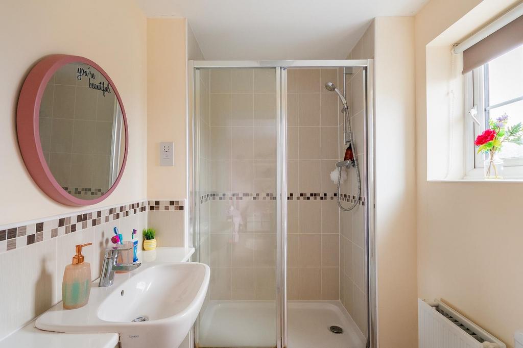 3 H6 WWH - Ensuite A.jpg