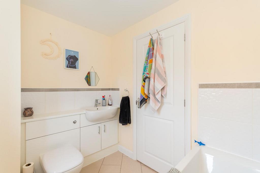 3 H6 WWH - Bathroom A.jpg