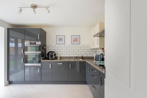 5 bedroom detached house for sale, Hamilton Way, Whitchurch Village