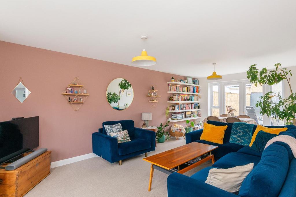 3 H6 WWH - Living Room E.jpg