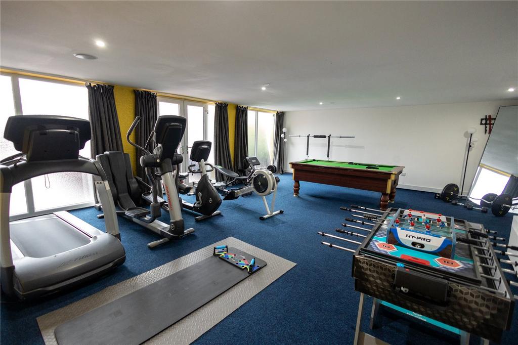 Gym/Garage