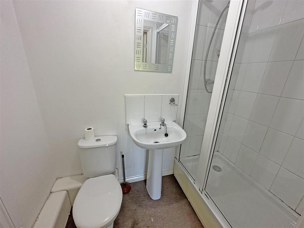 Coach Lane Ensuite.jpg