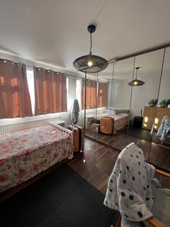 2 bedroom apartment to rent, 35 Budebury Road, Staines Upon Thames TW18