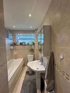 2 bedroom apartment to rent, 35 Budebury Road, Staines Upon Thames TW18