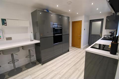 3 bedroom detached house for sale, School Lane, Ponciau, Wrexham