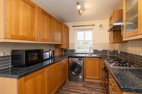 2 bedroom flat to rent, North Werber Place, Edinburgh,