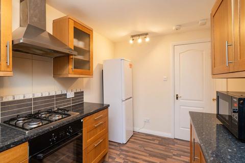 2 bedroom flat to rent, North Werber Place, Edinburgh,