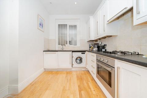 2 bedroom flat to rent, Nevern Mansions, London SW5