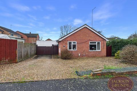 2 bedroom bungalow for sale - Parkfield Road, Long Buckby, NN6 7QJ