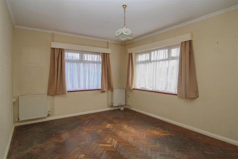 2 bedroom semi-detached bungalow for sale, Chyngton Avenue, Seaford