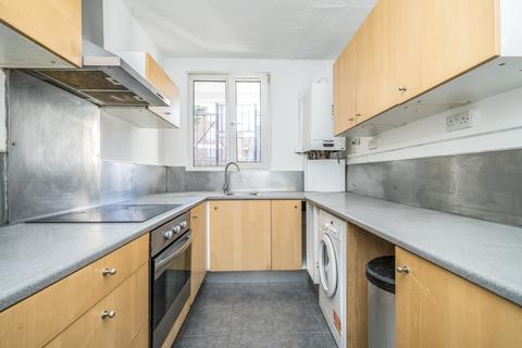 3 bedroom maisonette to rent, Canrobert Street, London, E2