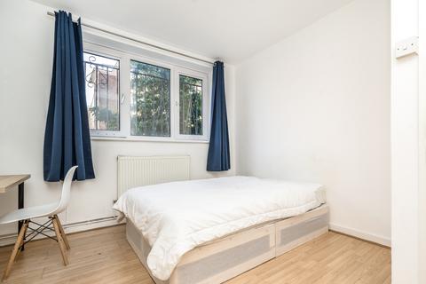 3 bedroom maisonette to rent, Canrobert Street, London, E2