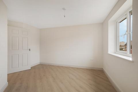 2 bedroom flat to rent, Greenwood Avenue, Enfield EN3