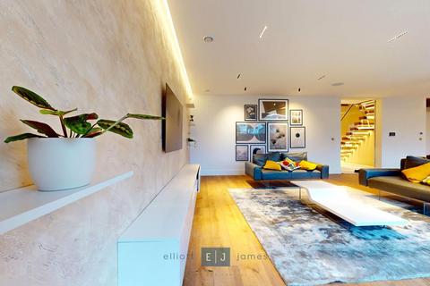 undefined, Luctons Avenue, Buckhurst Hill IG9