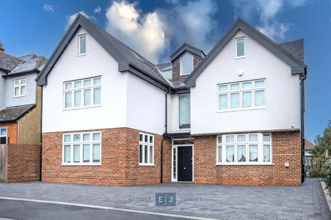 undefined, Luctons Avenue, Buckhurst Hill IG9