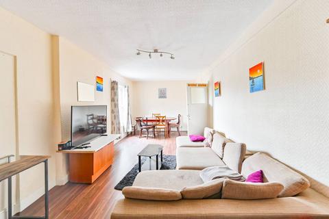 3 bedroom flat to rent, Heath Road, SW8, Battersea, London, SW8