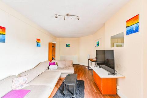 3 bedroom flat to rent, Heath Road, SW8, Battersea, London, SW8