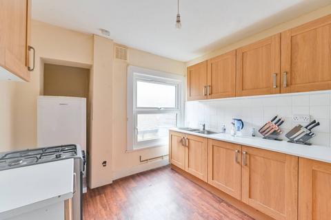 3 bedroom flat to rent, Heath Road, SW8, Battersea, London, SW8