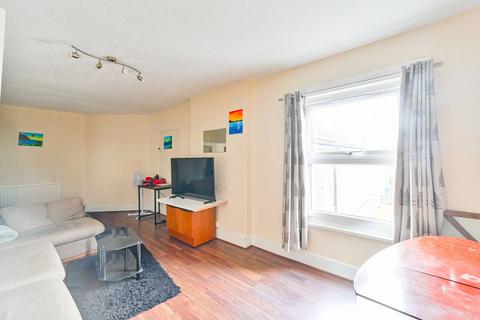 3 bedroom flat to rent, Heath Road, SW8, Battersea, London, SW8