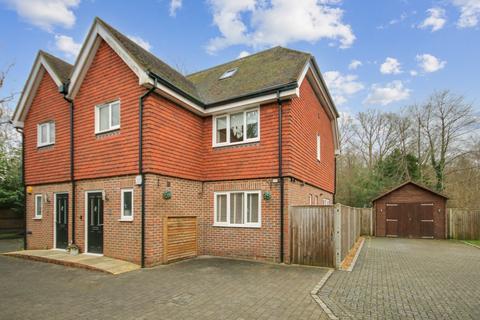 4 bedroom semi-detached house for sale, Turners Hill Road, Crawley Down, RH10