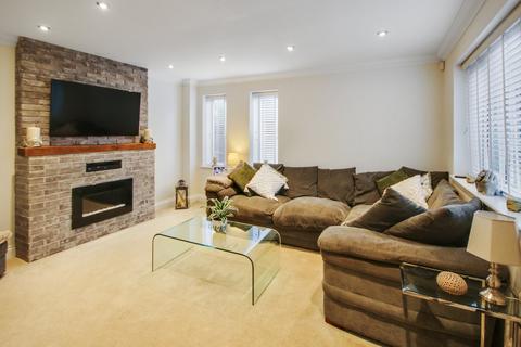 4 bedroom semi-detached house for sale, Turners Hill Road, Crawley Down, RH10