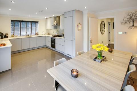 4 bedroom semi-detached house for sale, Turners Hill Road, Crawley Down, RH10