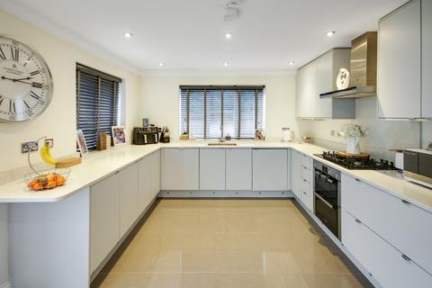4 bedroom semi-detached house for sale, Turners Hill Road, Crawley Down, RH10