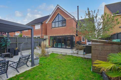 4 bedroom detached house for sale, Swallow Court, St. Neots PE19