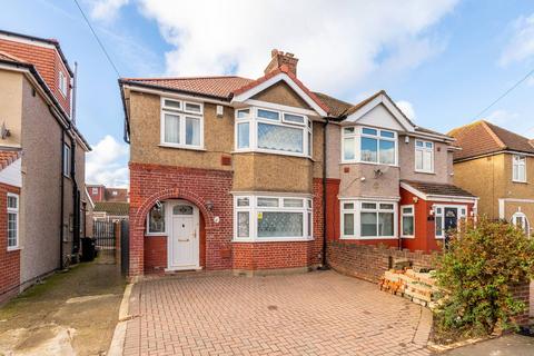 4 bedroom semi-detached house to rent, Cambridge Close, Hounslow, TW4