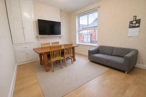 3 bedroom terraced house to rent, St. Leonards Road, Northampton