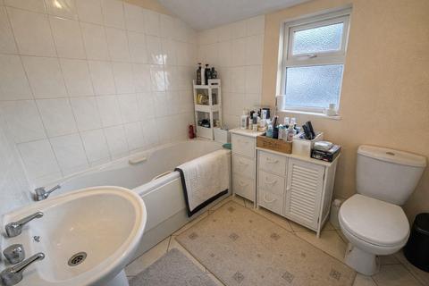 3 bedroom terraced house to rent, St. Leonards Road, Northampton