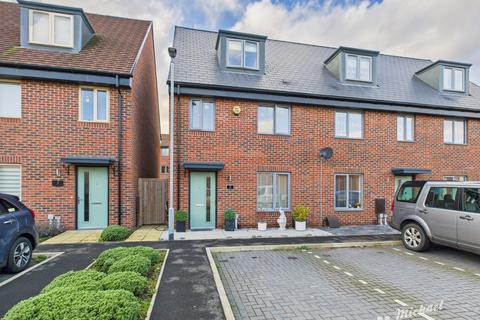 4 bedroom end of terrace house to rent, Brewster Lane, Weston Turville, Aylesbury, Buckinghamshire