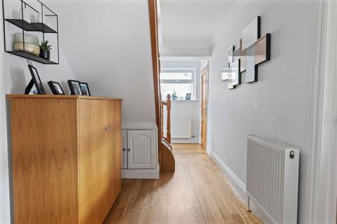 5 bedroom detached house for sale, Oak Close, Crawley RH10