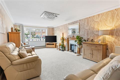 5 bedroom detached house for sale, Oak Close, Crawley RH10