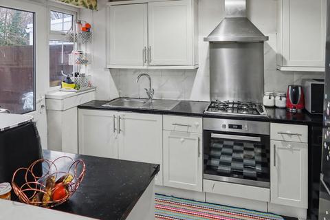 3 bedroom semi-detached house for sale, Sussex Drive, Banbury