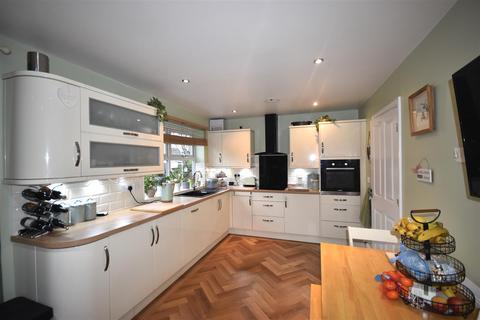 4 bedroom detached house for sale, Captains Close, Goole
