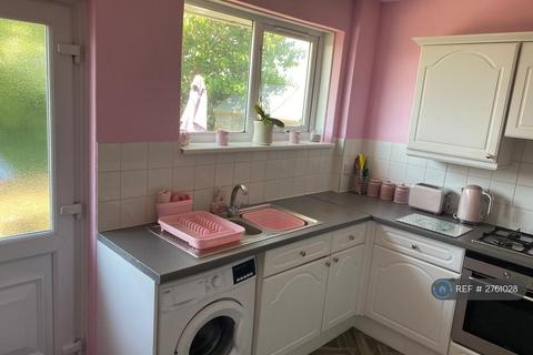 2 bedroom bungalow to rent, The Warren Drive, Westgate-On-Sea, CT8