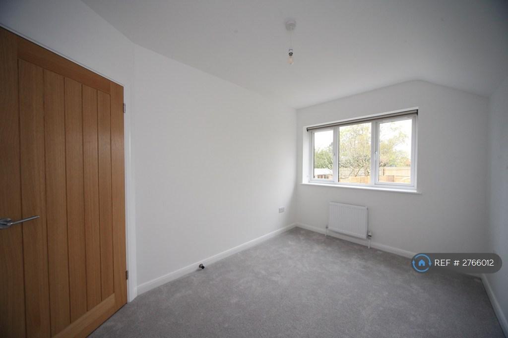 Bedroom 2 (Small Double)