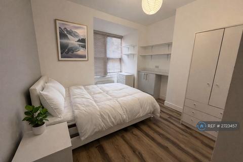 1 bedroom in a house share to rent, Victoria Road, Swindon, SN1