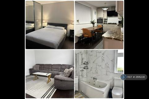 4 bedroom end of terrace house to rent - Colson Road, Loughton, IG10