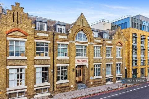 Studio to rent, Battersea Park Road, London, SW11