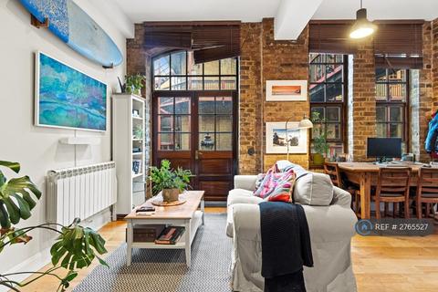 Studio to rent, Battersea Park Road, London, SW11