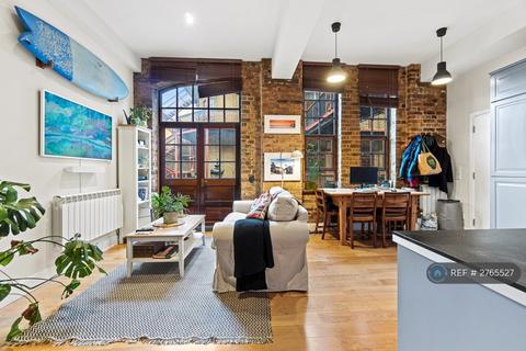 Studio to rent, Battersea Park Road, London, SW11