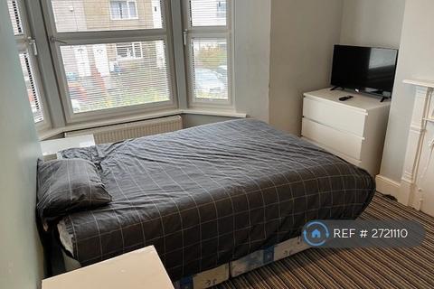 1 bedroom in a house share to rent, Kingshill Road, Swindon, SN1
