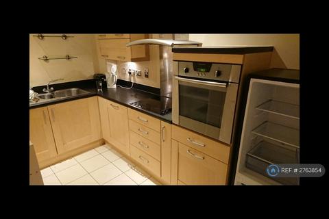 2 bedroom flat to rent, Chandlery Way, Cardiff, CF10